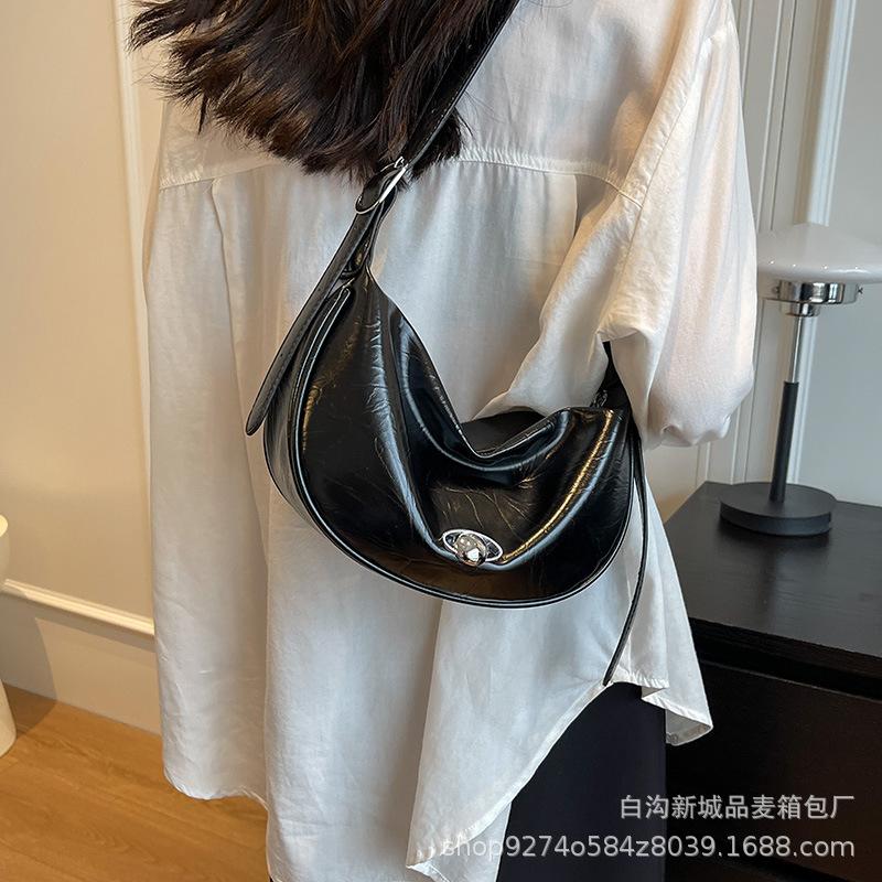 Summer simple Korean version small bag women's new 2025 fashion explosion messenger bag popular shoulder bag dumpling bag