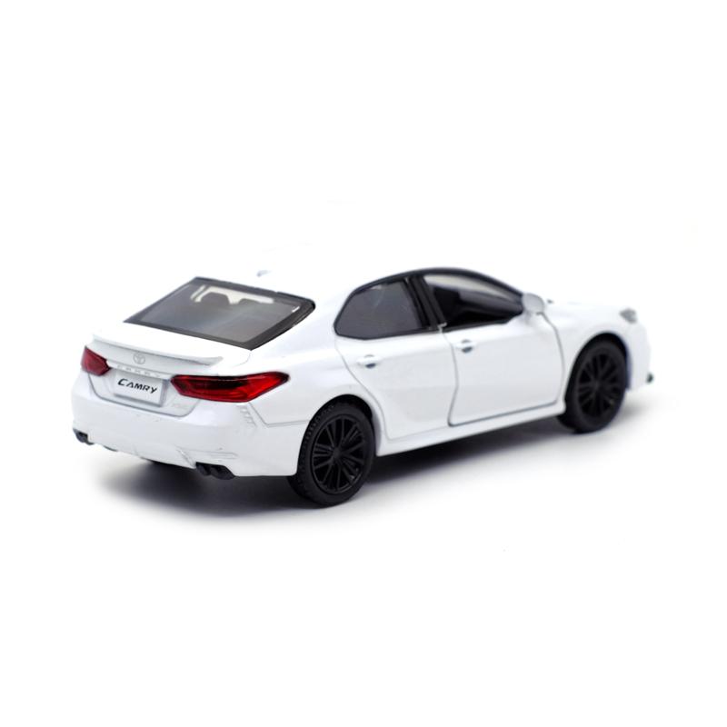 RMZ CITY 1:36 Toyota Camry XSE Family Car Alloy Diecast Car Model Toy With Pull Back For Children Gifts Toy Collection
