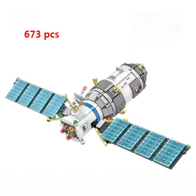 Space Shuttle Launch Center Lunar Lander Model Building Blocks Spaceship Spaceport Figure Rocket Bricks Construction Toys