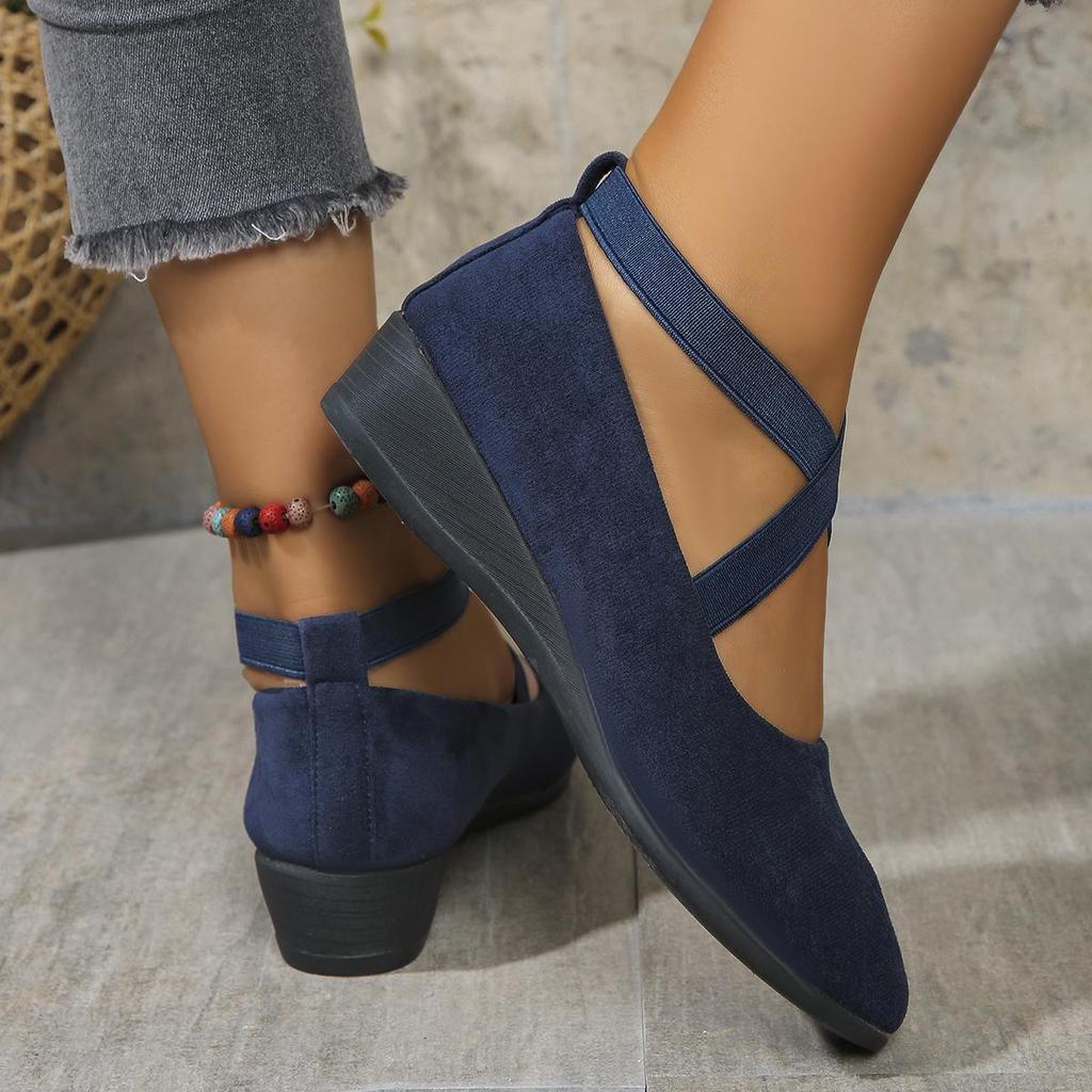 Mocassini Sneakers da Donna Taglie Forti con Punta Acuta e Tacco a Zeppa - Primavera 2024