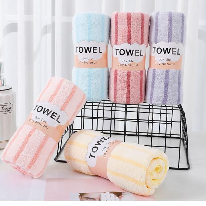 Miękki, chłonny, niepozostawiający kłaczków ręcznik do twarzy i kąpielowy z koralowego polaru dla dzieci i dorosłych