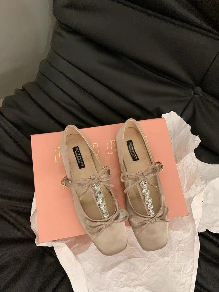 

Fairy flat-bottomed French square head single shoes women s shoes half-towed outside wearing cool slippers 2025 new rhinestone Mary Jane 40