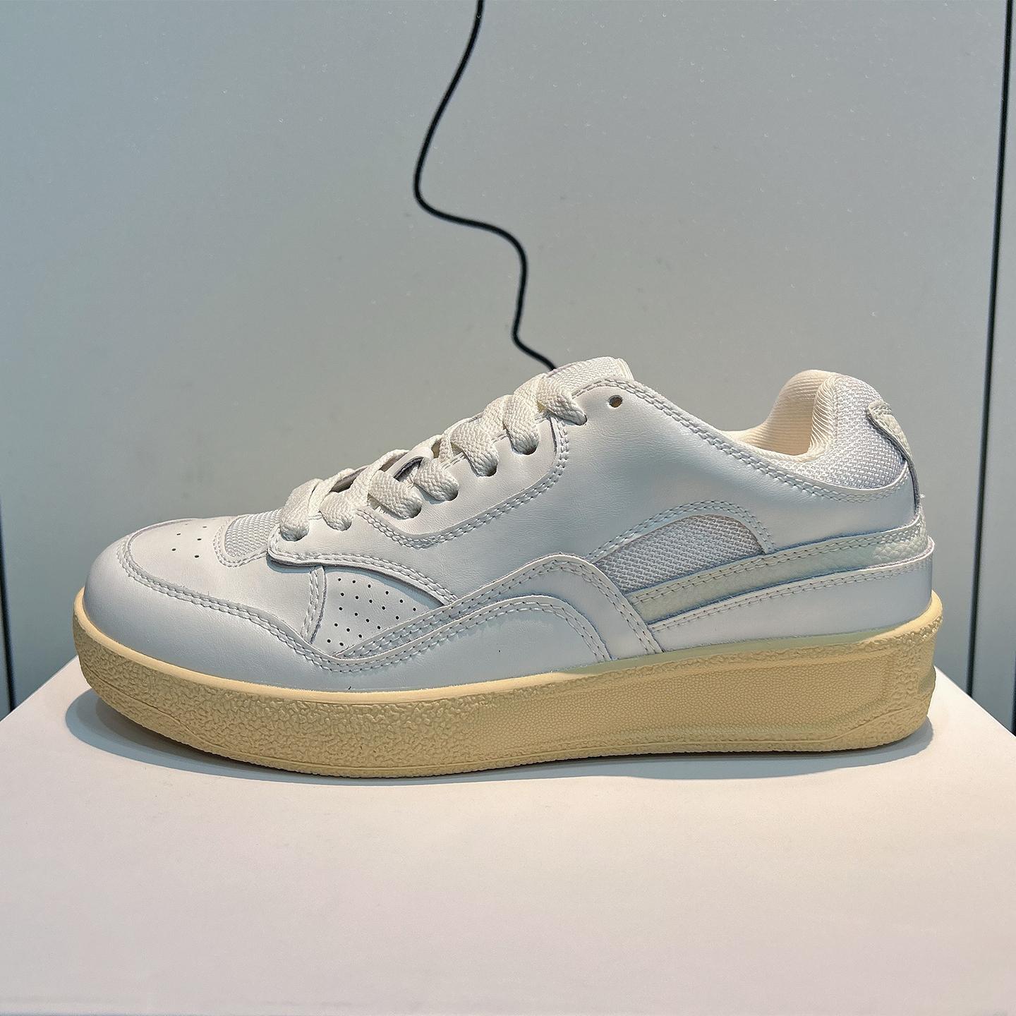 

Inner height increase leather little white shoes women s autumn and winter new college style light soft sole low-top sports and leisure board shoes 39