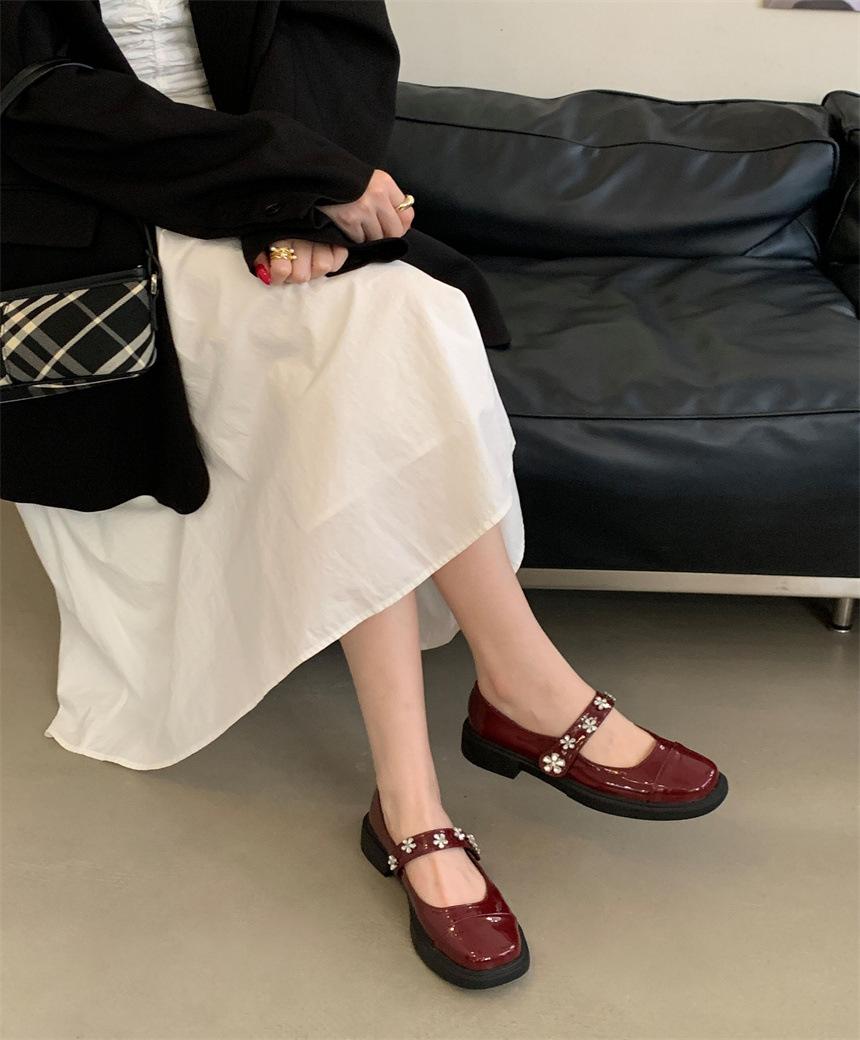 

Баотоу туфли Мэри Джейн женские маленькие кожаные туфли 2025 весна и осень круглый носок новые студенческие модные с мелким вырезом на плоской подошве одинарные туфли 39 бордовый