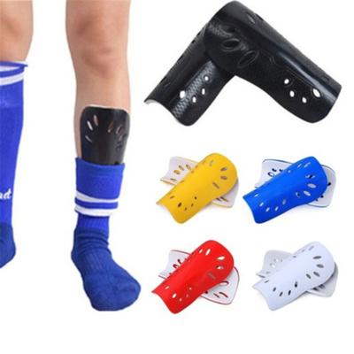 Parastinchi da calcio in plastica, protezioni per le gambe per bambini, attrezzatura protettiva per adulti, parastinchi traspiranti, blu e rosso, 1 paio
