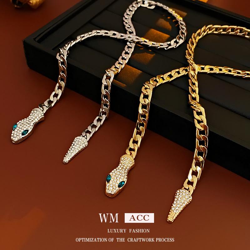 Evropský a americký náhrdelník s hadem posetým diamanty: Šik řetízek na klíční kost s jedinečným stylem