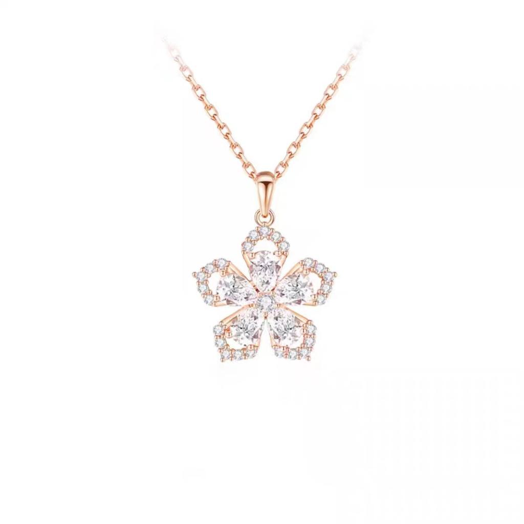 Collier de transport Little Peach Blossom pour femme avec chaîne de clavicule en or rose de luxe de niche haut de gamme