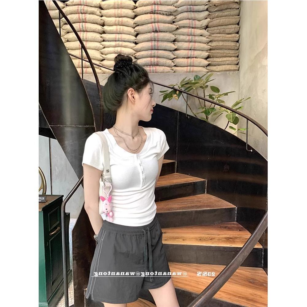 ins niche fashion slim-fit front shoulder short-sleeved T-shirt summer new thin breasted design round neck top women