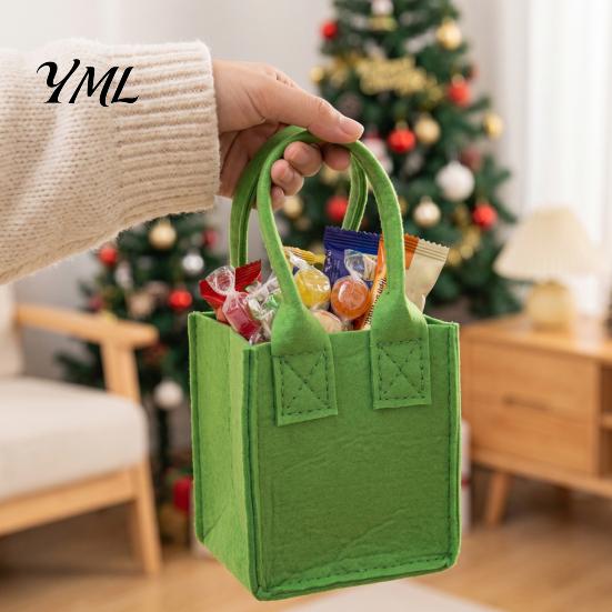 Thickened Felt Snack Carrier Christmas Candy Bag, Santa Claus Snowman Patterns Treat Pouch, Large Capacity Party Favor Bag Tote for Holiday Favors And