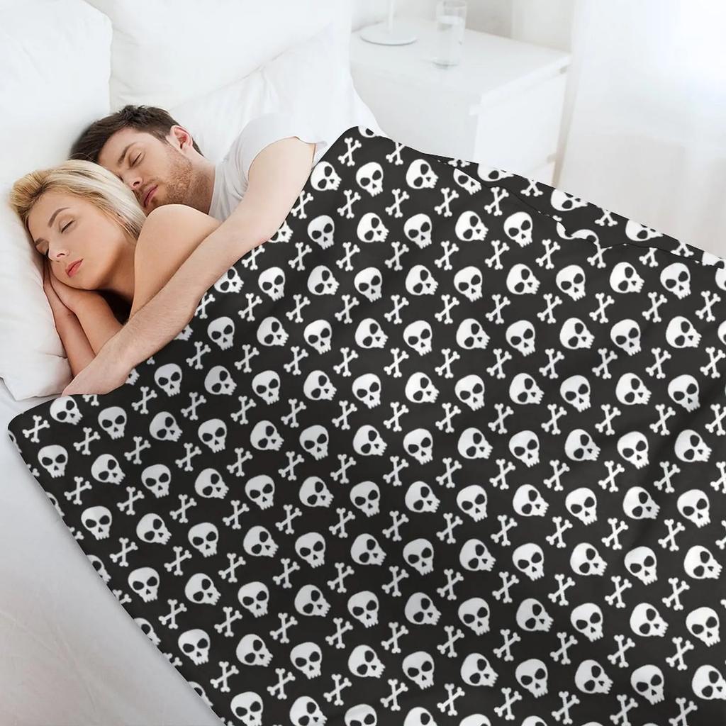 Skull & Crossbones on Black // Halloween Collection Throw Blanket Moving Winter beds for winter Heavy Blankets