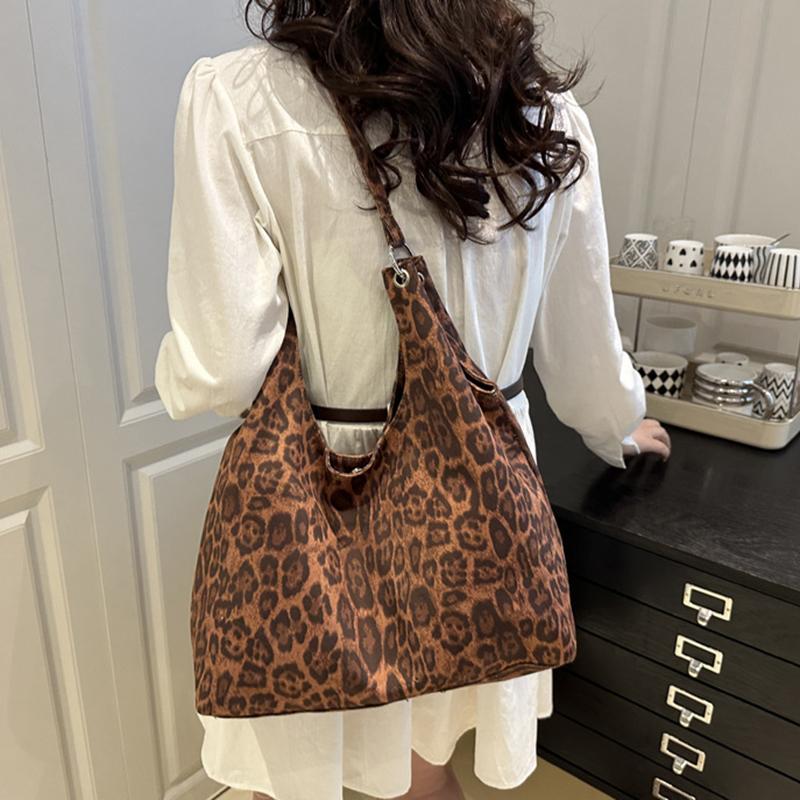 Leopard Print Slouchy Bag Large Capacity Polyester Shoulder Purse Casual Handbag for Women Shopper Bag Underarm Pack
