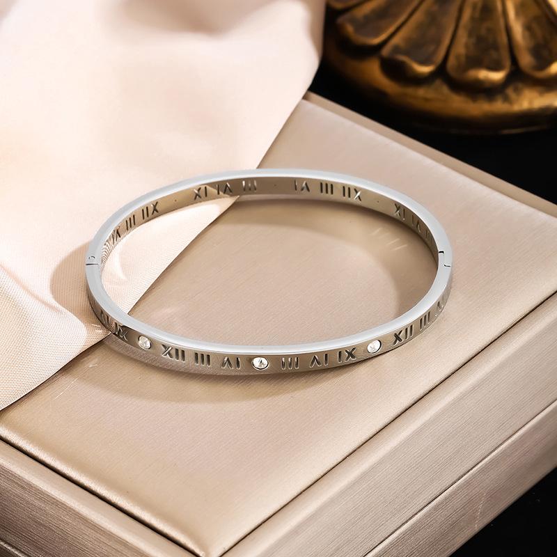 

Women s Titanium Steel Roman Numeral Bracelet with Diamonds - Light Luxury, Non-fading, Perfect for Best Friends