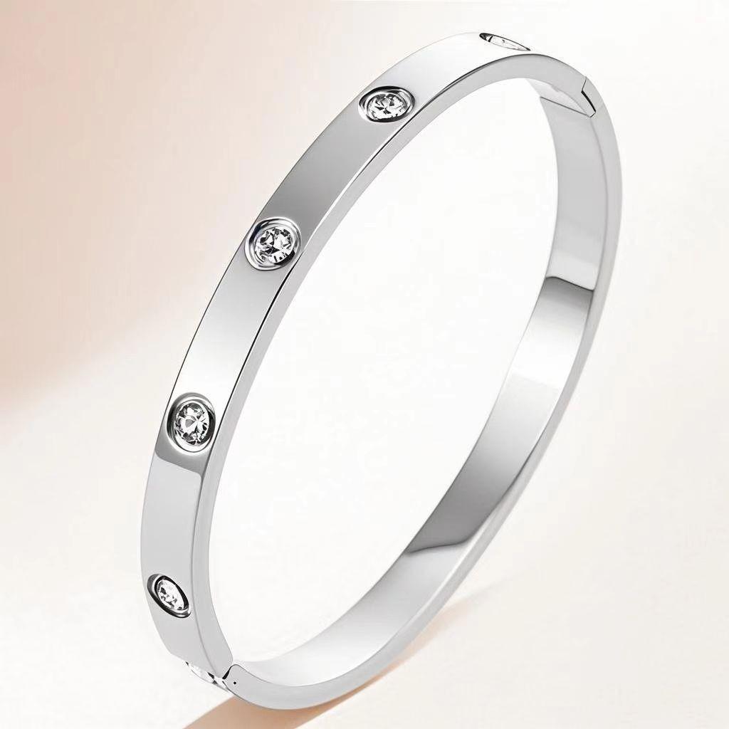 Heart-Shaped Stainless Steel Bracelet for Girls - Stylish, Simple, and Non-Fading
