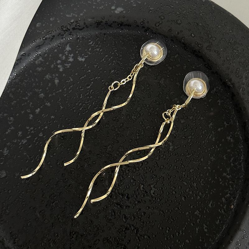 Pearl Mosquito Coil Disc Ear Clips: No-Pierce, Elegant French-Style Earrings for Women