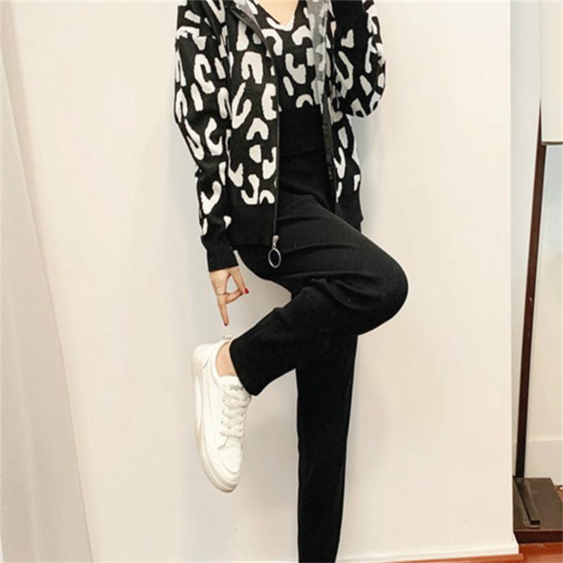 

Вязаный повседневный костюм с леопардовым принтом для осени и зимы, женственный европейский модный комплект из трех предметов One Size чёрный