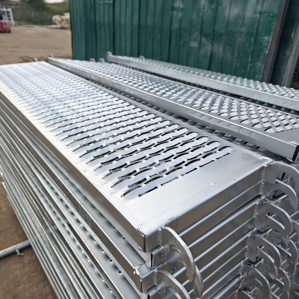 Thickened Galvanized Scaffolding Pedal with Square Tube and Perforated Plate, Complete with Rivet Accessories