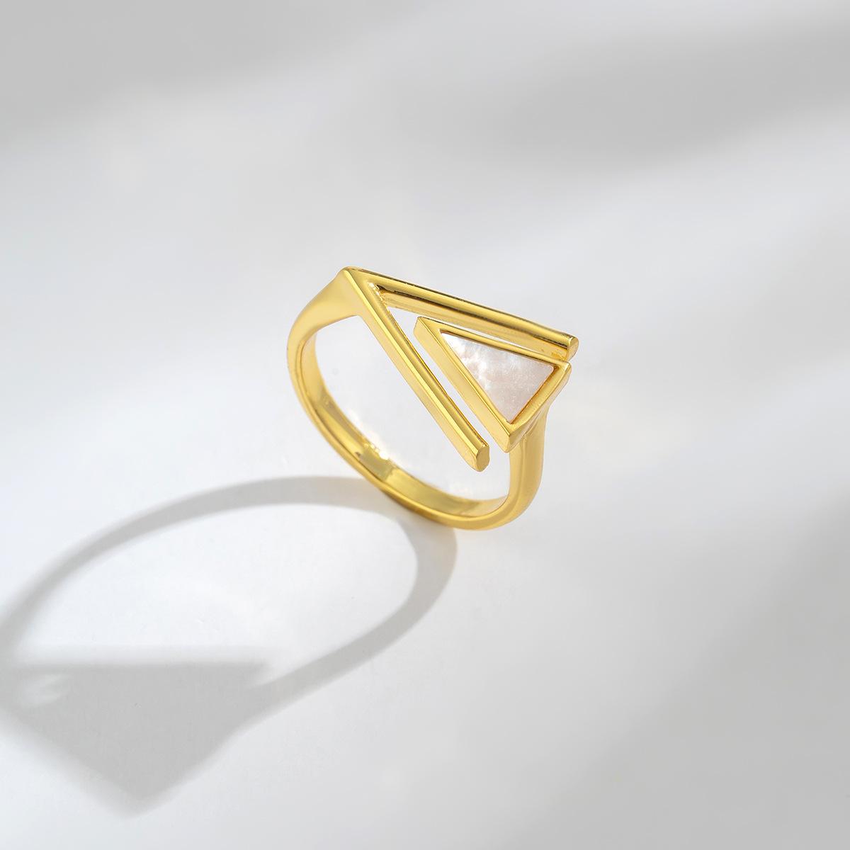 

Преувеличенное геометрическое кольцо-треугольник с гальваническим покрытием из настоящего золота, открывающееся, регулируемое, ракушка, модное, персонализированное кольцо one size fits all золотой