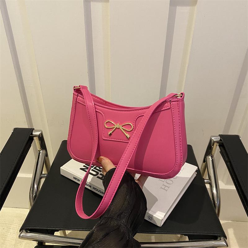 High value sense versatile underarm small bag women's bag 2025 new fashion portable shoulder bag foreign style baguette bag