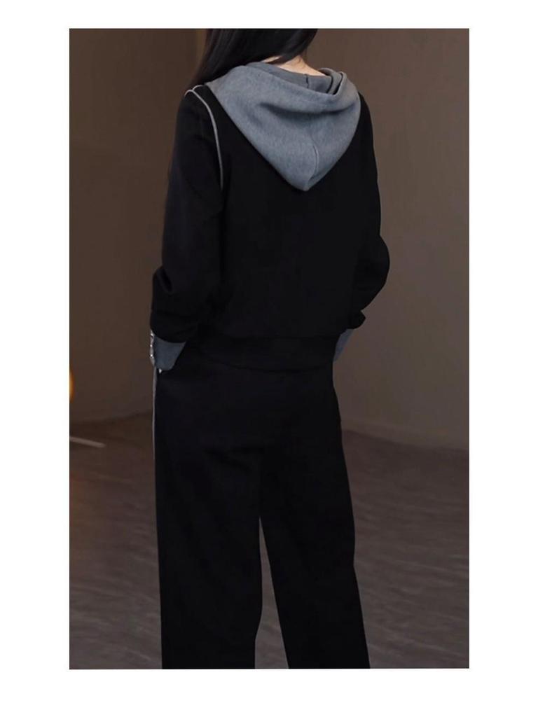 Chic Slimming Women's Hooded Sports Suit - Flaw-Concealing Two-Piece Set for Spring/Autumn