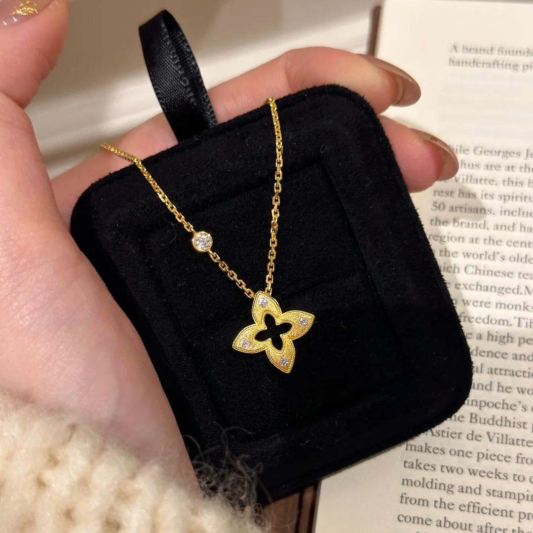 Italian Cloth Style Hollow Brushed Four-Leaf Clover Necklace French Retro Light Luxury Four-Star Collarbone Chain Pendant Female