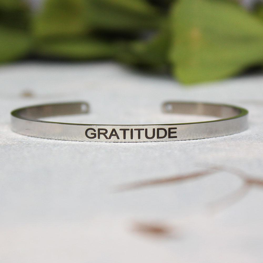 4mm inspirierendes Armband Zitat Mantra Schnitzerei Armreif für Frauen Edelstahl Manschettenschmuck