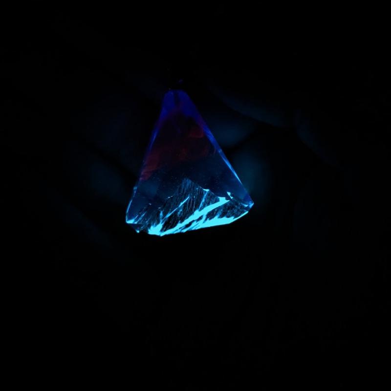Aurora Glow-in-the-Dark Resin Pendant Necklace - Handmade Luminescent Jewelry for Couples and Birthdays.