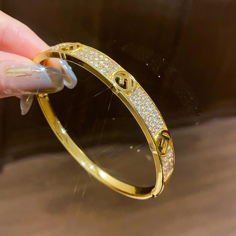 

18K Gold Plated Zircon Twill Bangle: Exquisite, Versatile Luxury Bracelet for Women