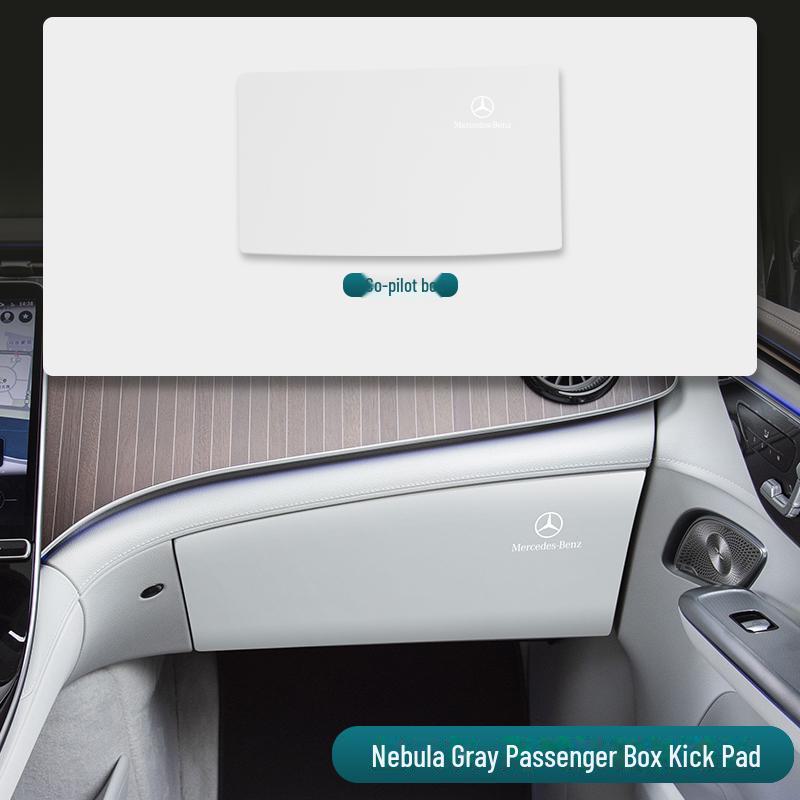 Mercedes-Benz EQE SUV Nakładka chroniąca przed kopnięciami na drzwi: Odporny na zarysowania panel wewnętrzny.