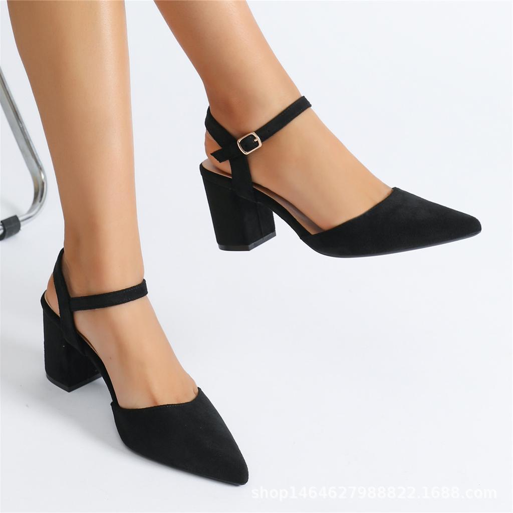 Damen Frühling und Sommer neue Modelle, hinterer Liftgürtel, Fronttasche Kopf dicker Absatz Damenschuhe, vielseitig schlichtes Wildleder Wort mit schwarzen hohen Absätzen