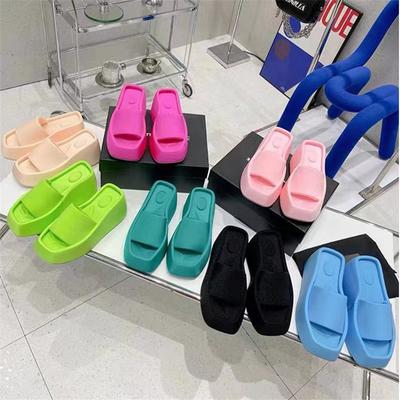 Bequeme, einfache Hausschuhe mit offenen Zehen, Sandalen, Damen-Sandalen mit Absatz, Keilsandalen mit Plateau, Sommer-Grünschuhe, Flip-Flops
