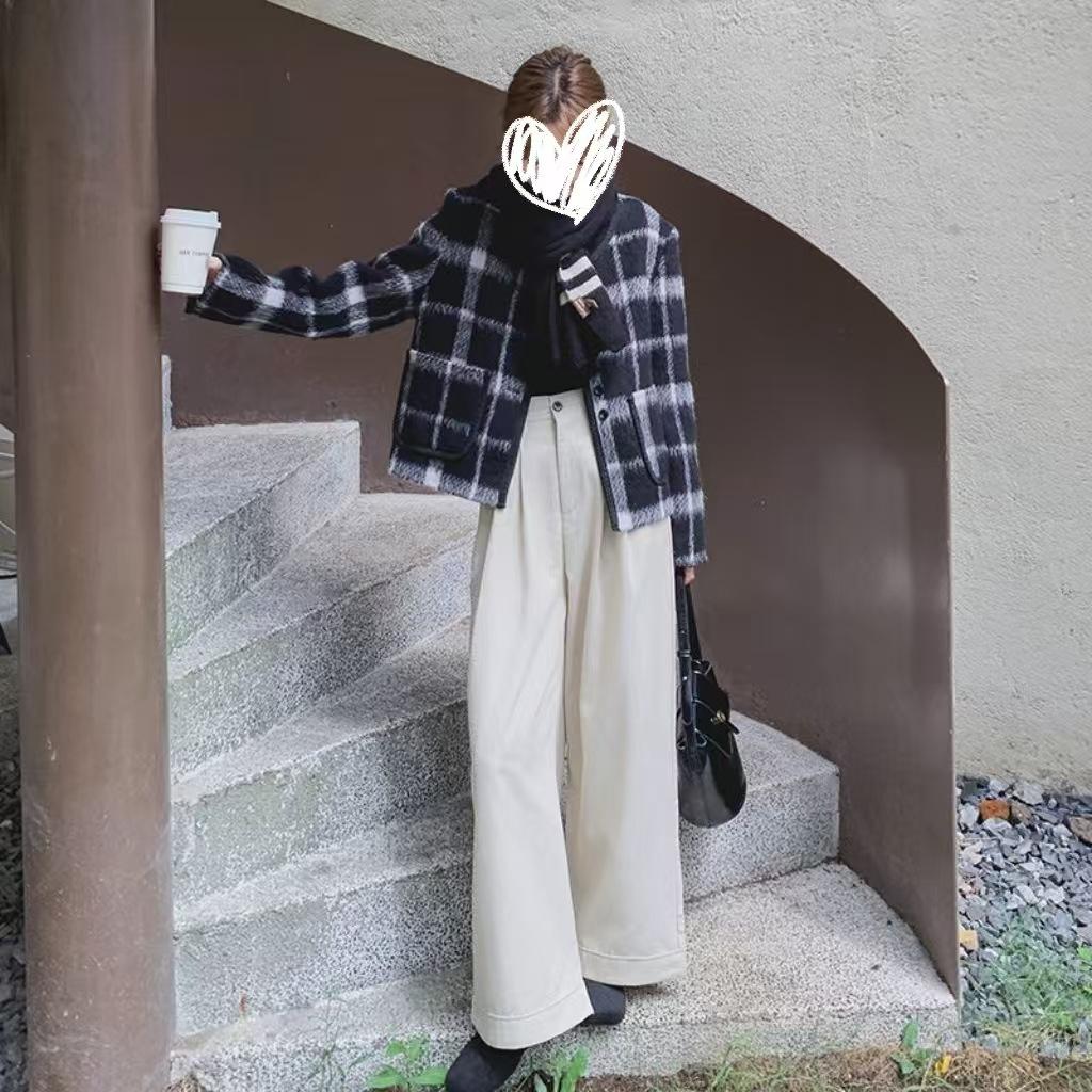 Xiaoxiangfeng Double-sided Wool Coat Women's Black and White Checkered Short Age-Reducing Round Neck Woolen Coat Winter