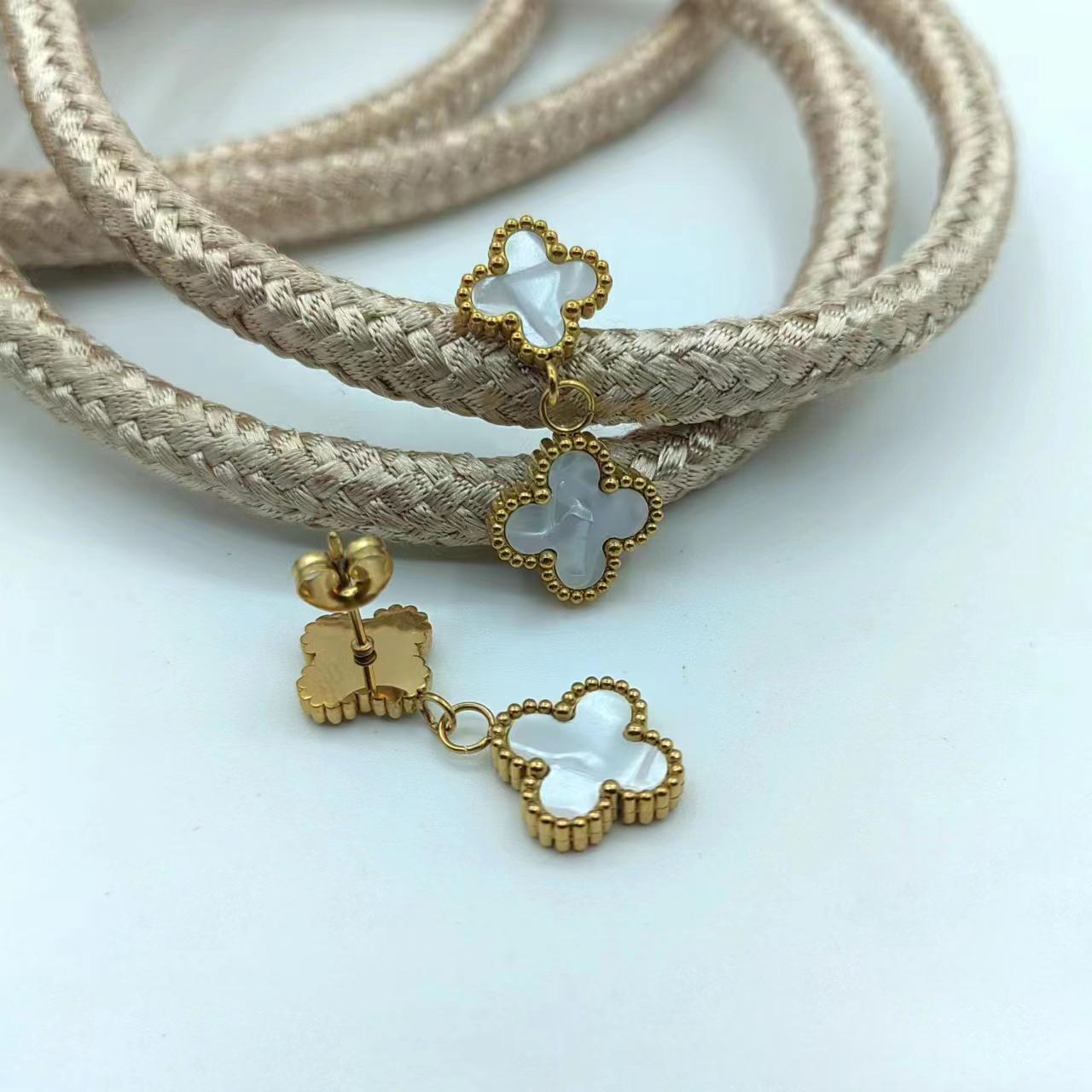 

Двусторонние серьги из нержавеющей стали с четырьмя листами клевера, модные и универсальные женские серьги белый