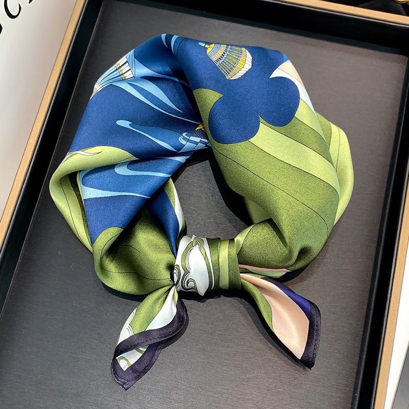 Summer small fresh series small silk scarf silk scarf flower mulberry silk silk decorative small square scarf silk scarf women 53*53cm синий