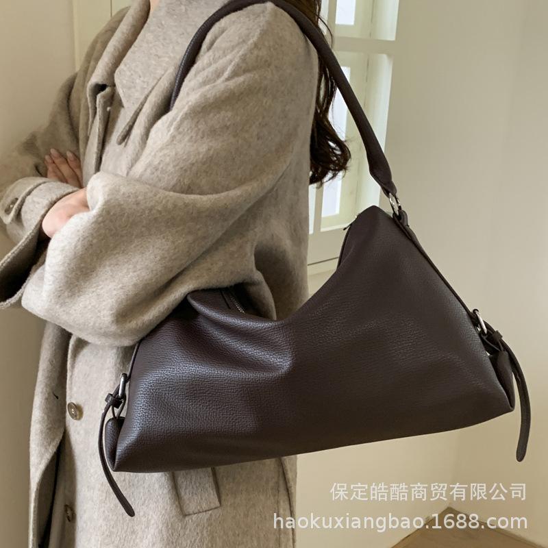 Large-capacity bag women's 2025 new trendy light luxury niche high-end single shoulder underarm bag Maillard messenger bag