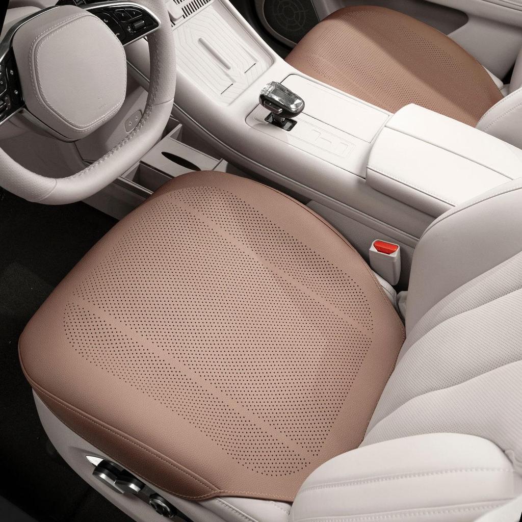 Universal Breathable Car Seat Cushion - Cool, Non-slip, Thin Design for All Seasons (2025)