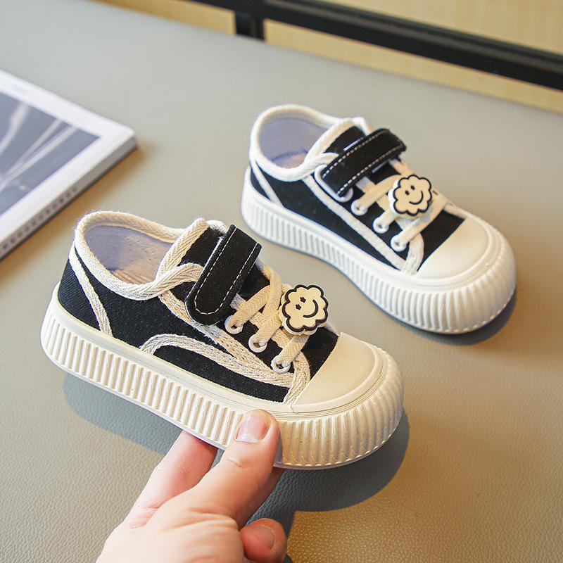 

Kids Black White Smile Flower Canvas Casual Shoes 26 чёрный