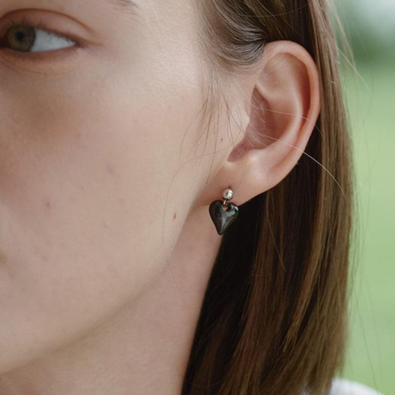 YUSOWA BLOOM CHARM OHRRING (SCHWARZ)