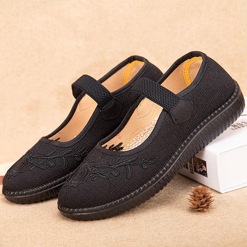 Old Beijing cloth shoes one pedal flat-soled elderly shoes non-slip soft-soled old lady shallow mouth single shoes street stall women's shoes