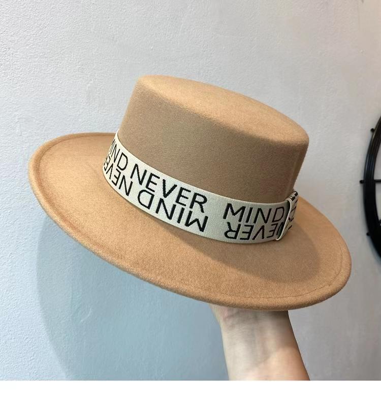 New Fedoras Women's Hat Flat Top Cap French Elegant Straw Hat Fedora Pearl Chain Hat Travel Beach Hat Panama Wide Brim Hat