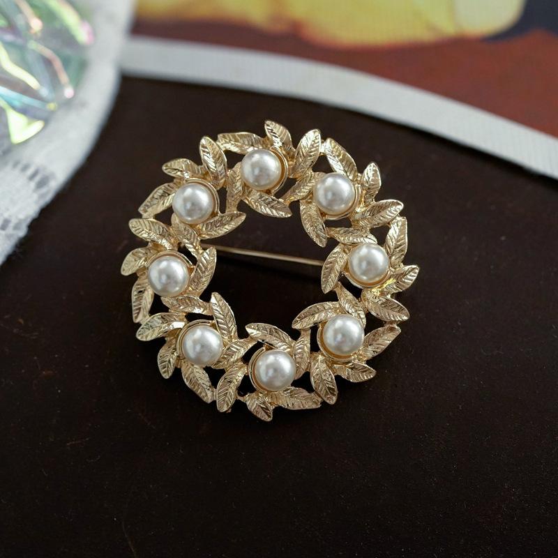Broche Vintage Style Palais Accessoires Baroque Rétro Perle Mate Broches Pour Femme Fille Cadeau de Fête