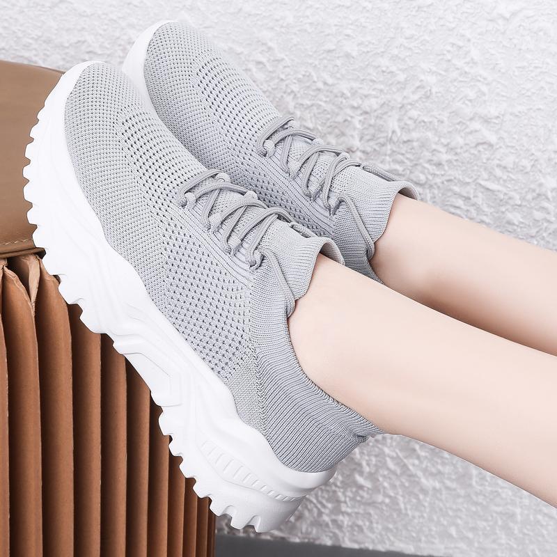 

2024 новые женские летающие тканые дышащие трендовые туфли для папы, сетчатые повседневные модные туфли большого размера на платформе для женщин 35 серый