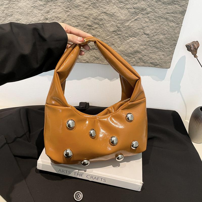 2025 New Women's Bag Korean Version of Fashion Rivets Personalized Fashion Niche Shoulder Bag Internet Celebrity Messenger Armpit Bag