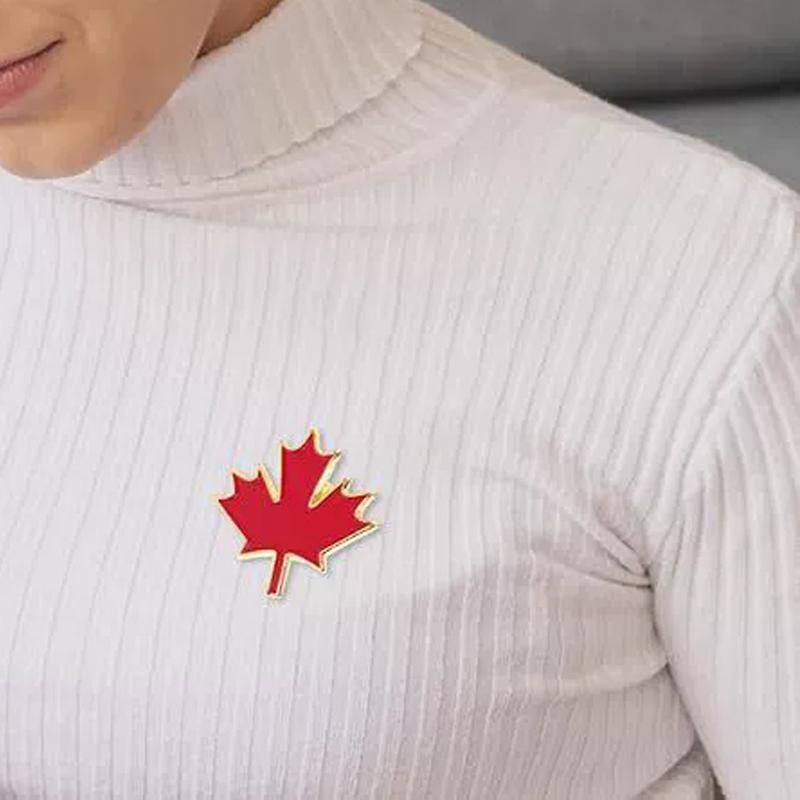 Enameled Red Maple Brooches Canada National Flag Emblem Backpack Bag Jewelry Lapel Badge for Women Men Accessories