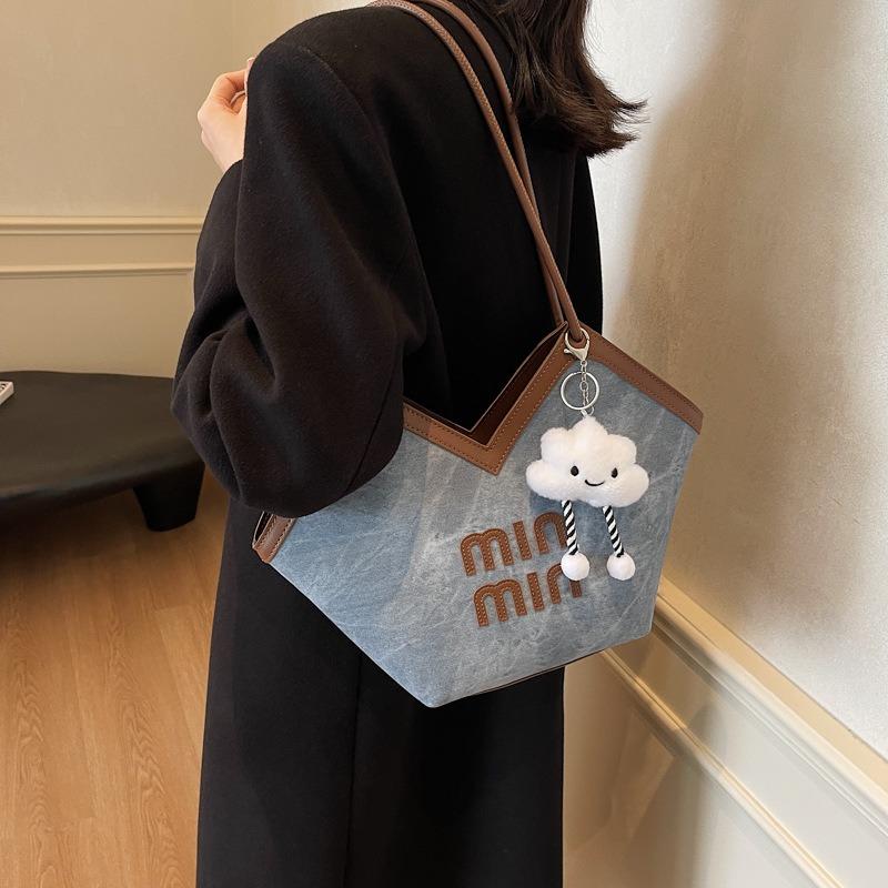 Niche Design Bag Women's Large-capacity New Versatile Shoulder Bag Leisure Student Class Tote Bag