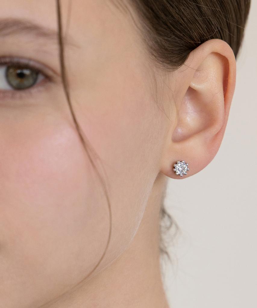 Tatiana Antique Flower Prong Cubic Earrings Ec3320