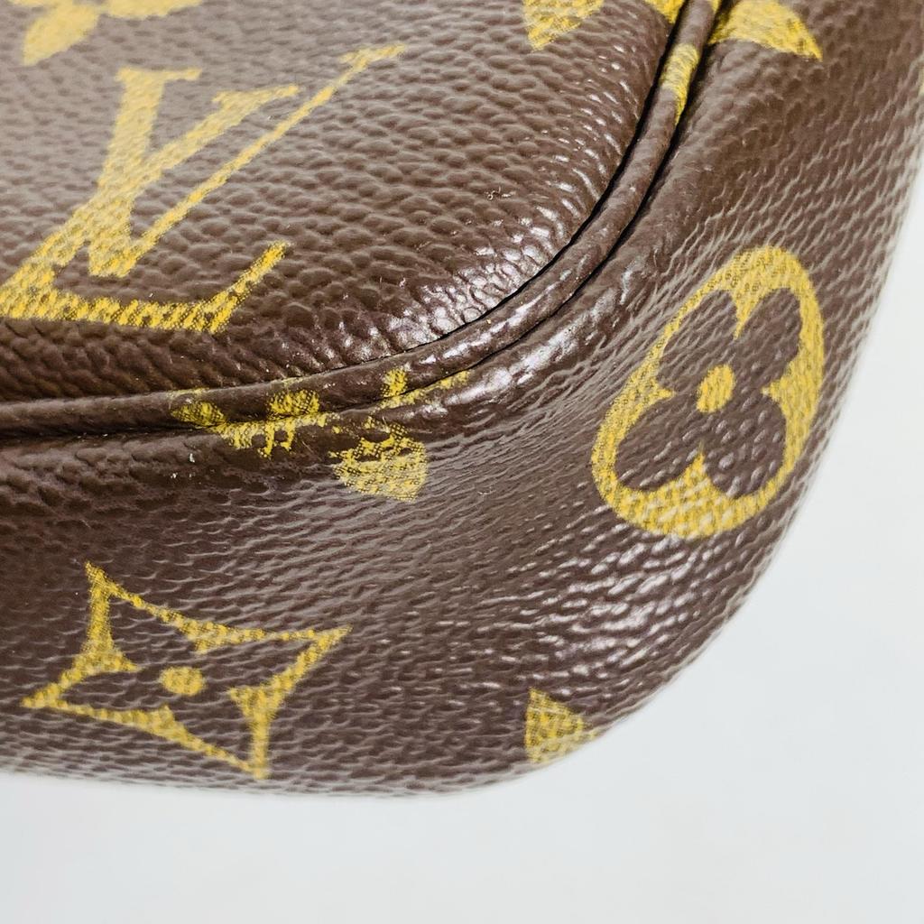 [Pre-Owned] Pochette Monogram Zip Closure PVC Handbag - Very Good #1ENG97O