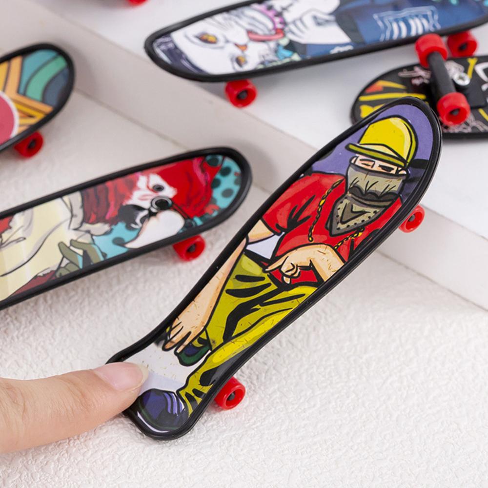 12/30 ks Dětské párty dárky Mini prstový skateboard hra Baby shower Piñata Plniče do bonbónových sáčků Karneval Vánoční párty dárkový balíček