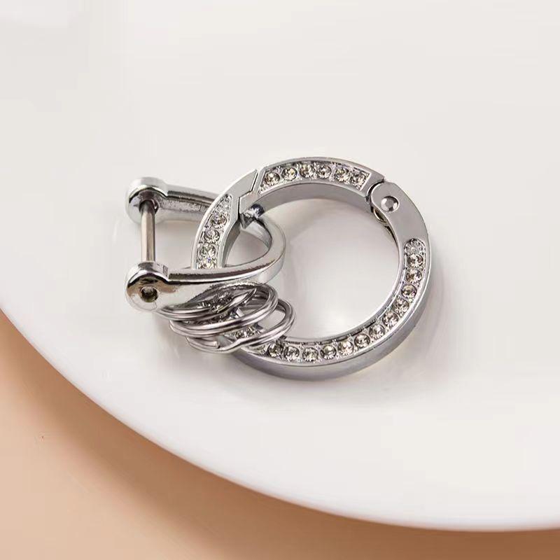 

Пряжка для ключей машины с бриллиантами - Персонализированный DIY модный аксессуар для мужчин и женщин, сумок и ключей. Includes Screwdriver