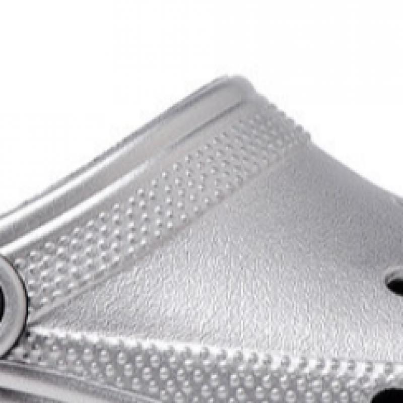 Crocs Classic Metallic Clog Silver 205831 0p1