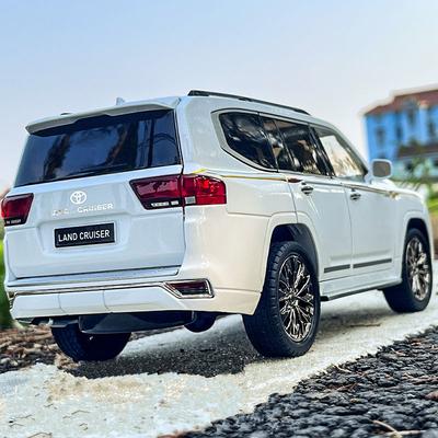 1/32 Toyota Land Cruiser LC300 Prado SUV Alloy Car Model Diecast Metal Toy Off-road Vehicles Car Model Sound and Light Kids Gift